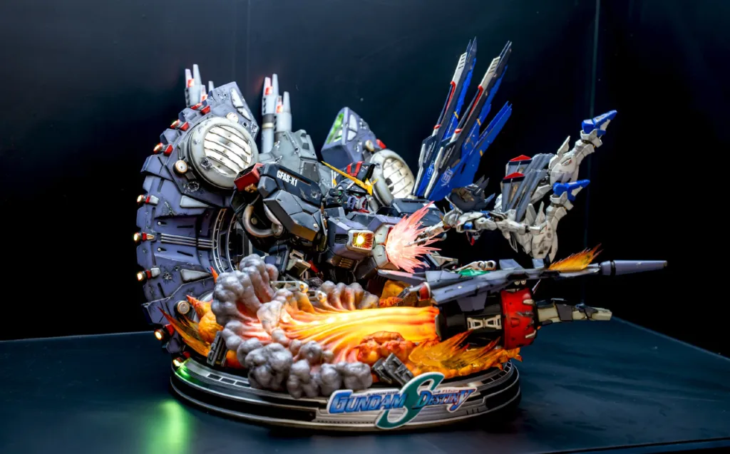 bn-figure-takumi-destroy-vs-freedom-gundam-1-1024x637 Pertarungan Mecha Legendaris dalam Bentuk Patung Koleksi