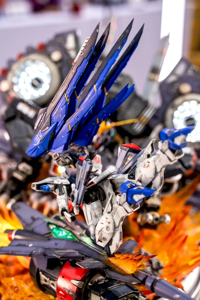 bn-figure-takumi-destroy-vs-freedom-gundam-5-683x1024 Pertarungan Mecha Legendaris dalam Bentuk Patung Koleksi