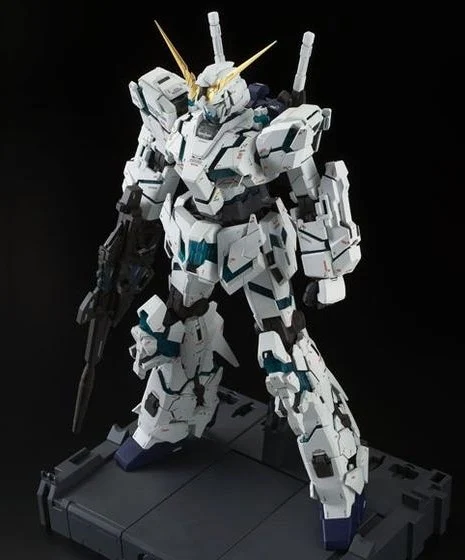 BANML160406 Unicorn Gundam Perfect Grade dengan Psycho Frame Hijau Cemerlang