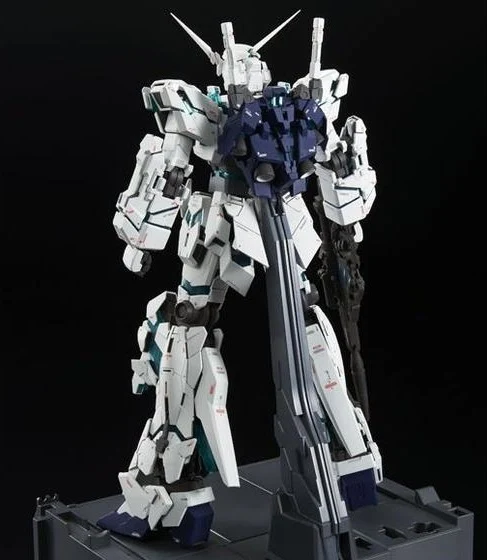 BANML160407 Unicorn Gundam Perfect Grade dengan Psycho Frame Hijau Cemerlang